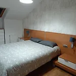 Precioso Atico Con Bonitas Vistas A La Pena Oroel Apartmán