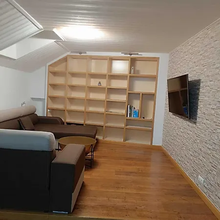 Precioso Atico Con Bonitas Vistas A La Pena Oroel Apartment