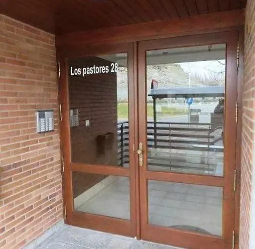 아파트 Precioso Atico Con Bonitas Vistas A La Pena Oroel