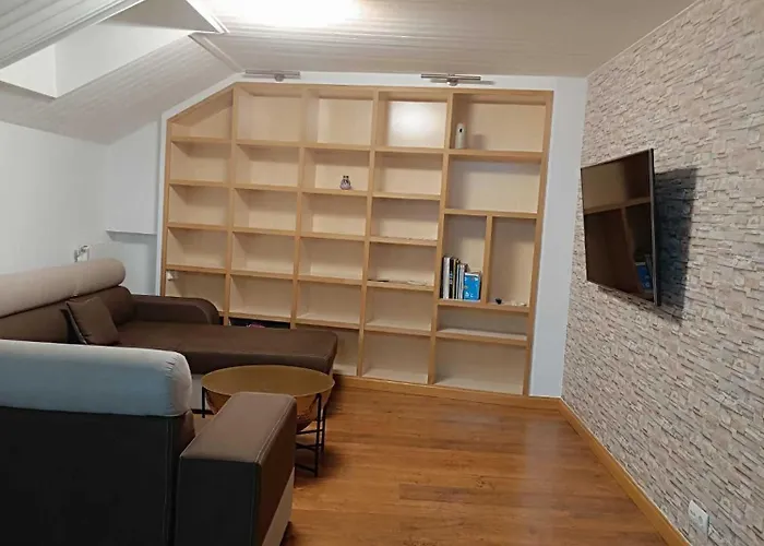 Precioso Atico Con Bonitas Vistas A La Pena Oroel 아파트